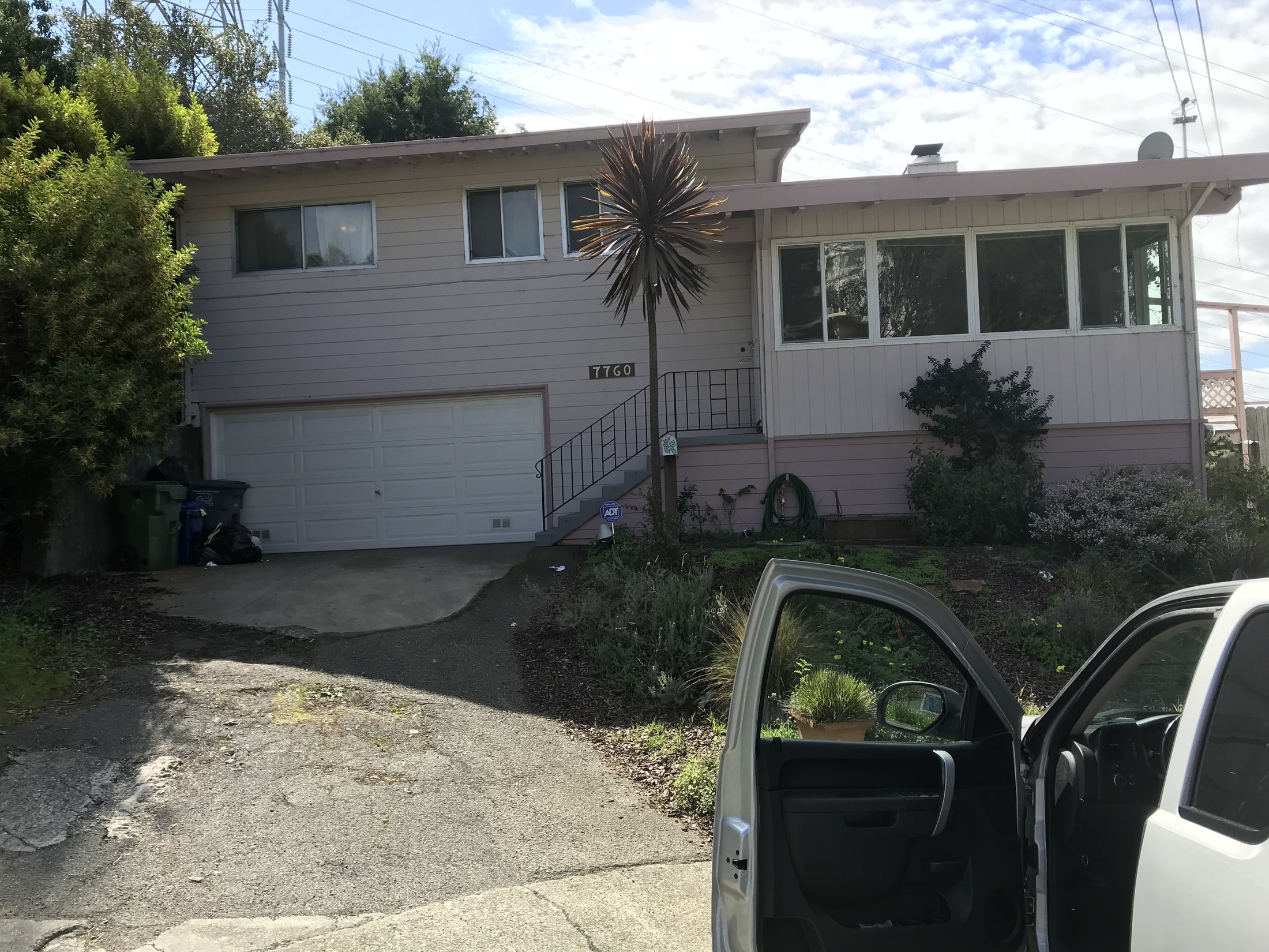 Exterior house paint before repainting by 360 Construction JN